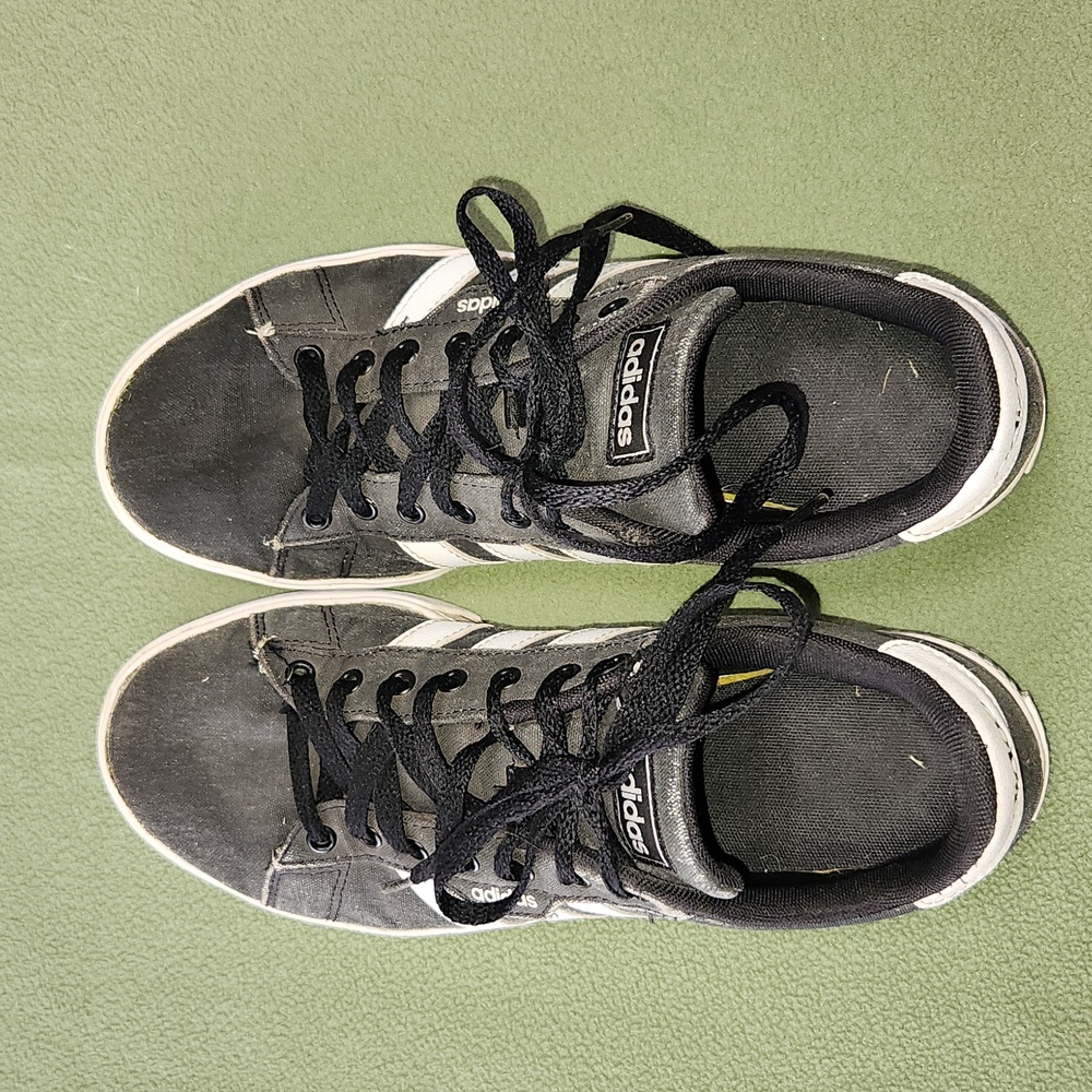 Adidas Men's 9.5 Sneakers